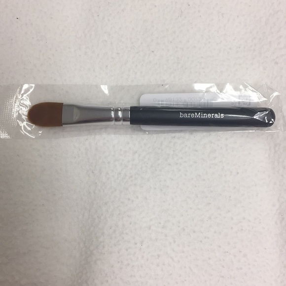 bare minerals max coverage concealer brush